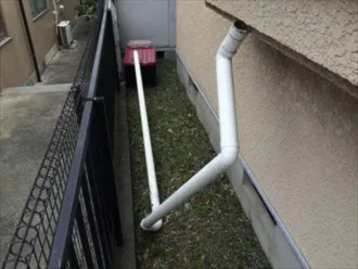 落下した雨樋
